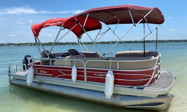 Pontoon Suntracker Party Barge DLX de 22 pies para 10 personas en Bay Pines. ¡Gasolina incluida!