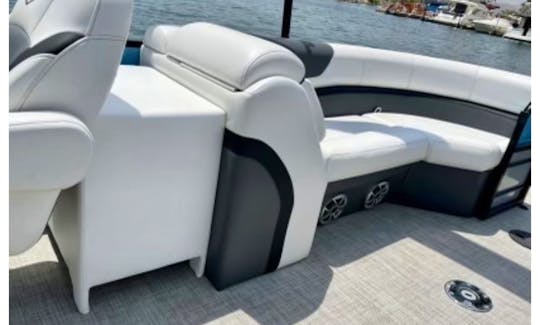 New 26’ South Bay Tritoon 250HP & Huge Stereo System!!