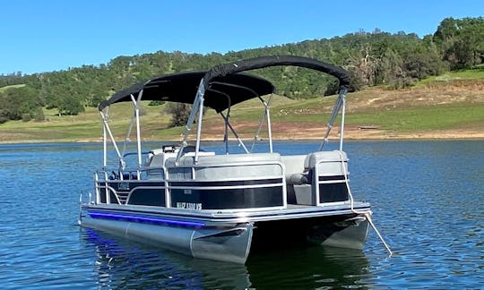 Amazing Pontoon Boat with ALL the amenities in Folsom