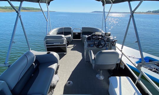 Amazing Pontoon Boat with ALL the amenities in Folsom