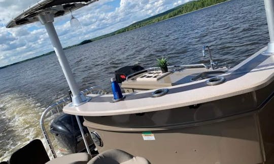 10 person Pontoon for Rent in Sainte-Catherine, Québec