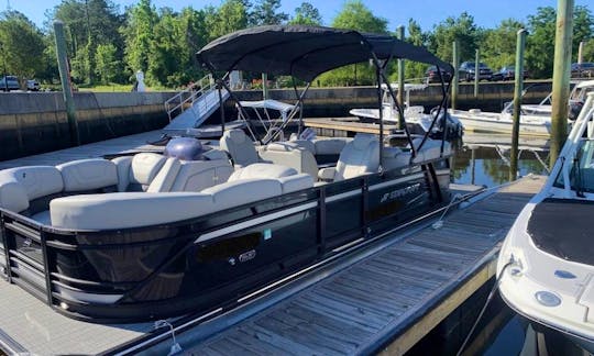 2022~ 24ft- Starcraft, extended lounge seating, extended deck area. 175HP Yamaha Vmax engine. Large Oasis water mat included.