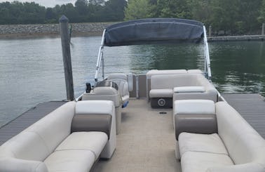 Pontoon Cruise on the Lake