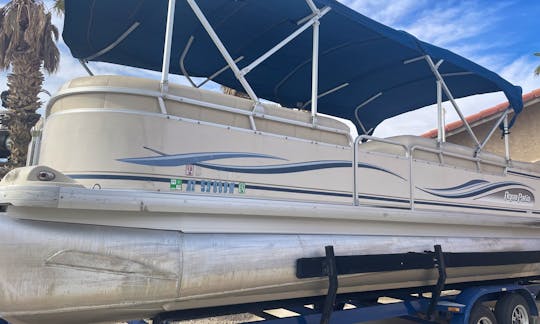 Rent our 25’ Tritoon, fuel injected V-8 in Bullhead City Arizona, up to 16 people can seat