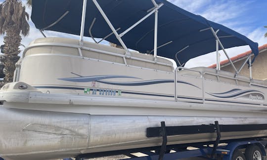 Rent our 25’ Tritoon, fuel injected V-8 in Bullhead City Arizona, up to 16 people can seat