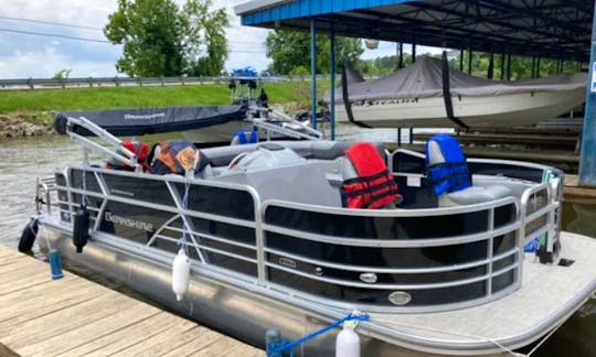 2022 Biershire Pontoon Boat for Rent on Lake Conroe