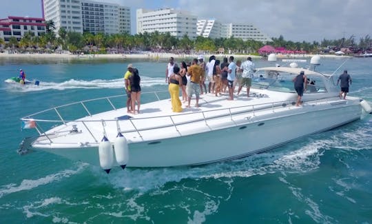 ¡Sea Ray de 63 pies para acomodar hasta 28 personas a bordo de Cancún e Isla Mujeres!