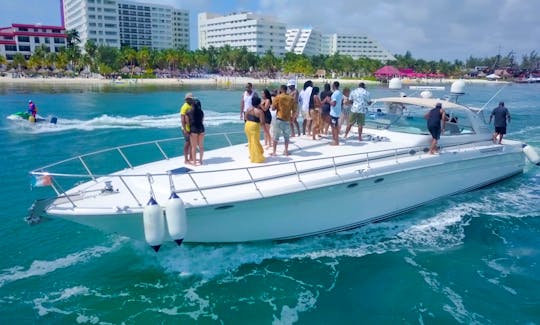 60ft Sea Ray to Accomodate up to 28 people aboard Cancun and Isla Mujeres!