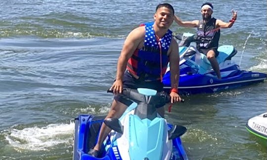 Break Through WAVES!! 2 Waverunner Limited on Lake Conroe