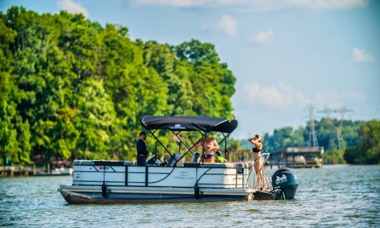 Veranda Pontoon #1 for rent on Lake Wylie: 115hp w/Ski tow bar (GAS IS INCLUDED!)