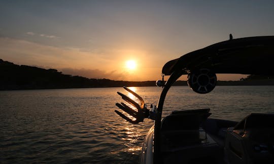 Centurion Enzo SV230, Lake Travis, Surf, Wakeboard, Tube, Lilly Pad, Devil's Cove