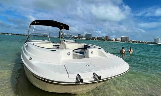 21ft Mariah 8 Passenger Miami Haulover Sandbar Best Place for Party in Water