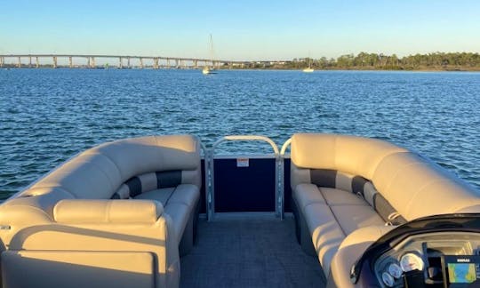 Sun Tracker’s Party Barge Pontoon Boat Rentals along the beautiful & historical intracoastal!