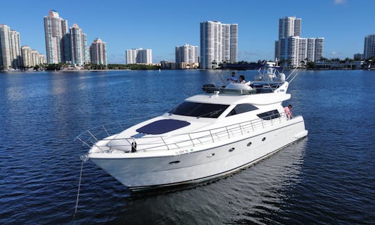 Your Best Experience in Miami with our 60' Yacht Flybridge