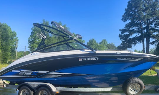 21ft Yamaha Wakeboat for rent in Tyler, Texas