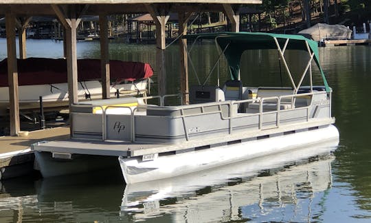 28' Pontoon Aqua Patio w/140hp for rent on Lake Norman