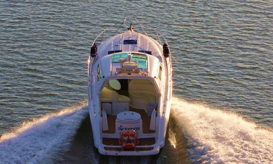 Croisière privée de luxe à Sydney à bord de l'Inception Sports Cruiser de 36 pieds pour 12 personnes !