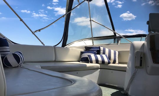 Stylish & Spacious‼️ Enjoy Montreal's One of a Kind 40ft Bayliner!