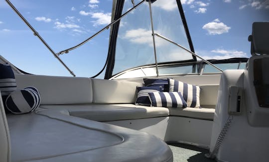 Stylish & Spacious‼️ Enjoy Toronto's One of a Kind 44ft Bayliner! 