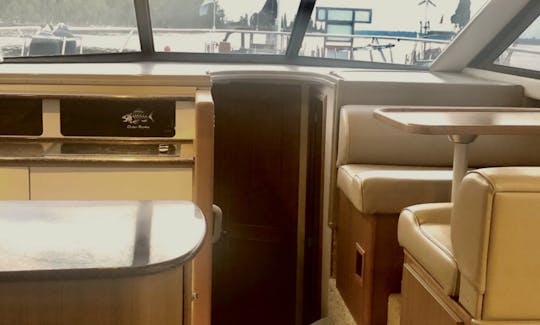 Stylish & Spacious‼️ Enjoy Toronto's One of a Kind 44ft Bayliner! 