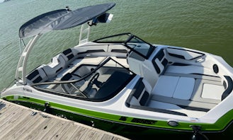 2022 Brand New Supercharged Yamaha AR195 Wakeboat in Lewisville