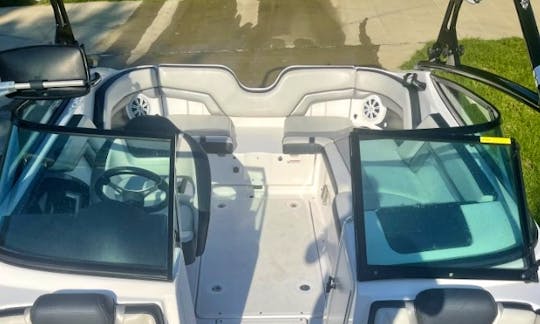 21' Yamaha Wakeboat for 9 people in Lewisville, Texas