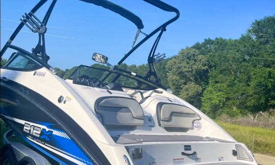21' Yamaha Wakeboat for 9 people in Lewisville, Texas