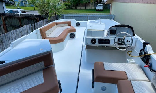 NICEST 27' FOOT CATAMARAN IN MIAMI. LOWEST RATE!!