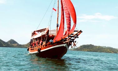 Komodo Island Liveaboard Cruises on 66ft Mini Phinisi Boat