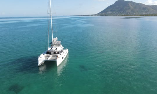 Catamarán NAUTITECH 46 Fly con tripulación en alquiler en Rivière, Mauricio