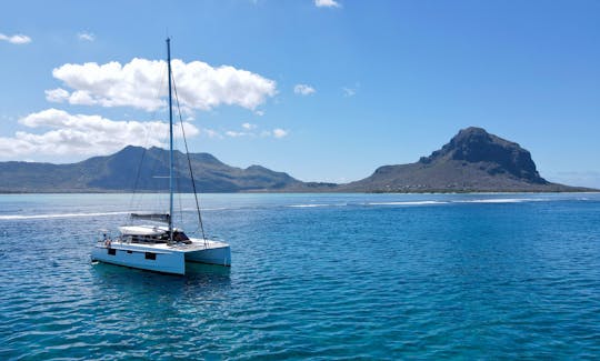 Catamarán NAUTITECH 46 Fly con tripulación en alquiler en Rivière, Mauricio