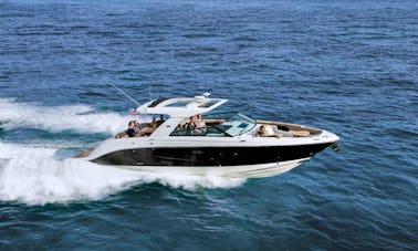 Sea Ray SLX 400 de 40 pies con capacidad para 12 personas en Newport Beach, California