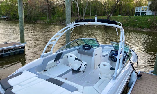 2022 Chaparral 23' SSI  - Get up to 6 captained up and down the Potomac River 