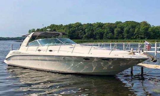 Luxury 40 ft. Sea Ray Sundancer Motor Yacht in Chicago, Illinois
