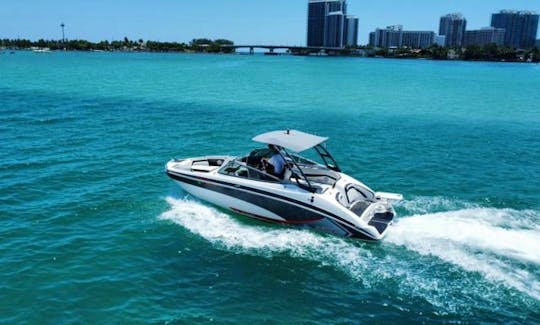 24' Yamaha Jet Boat for rent in Miami, Florida (One hour FREE from Monday to Friday)