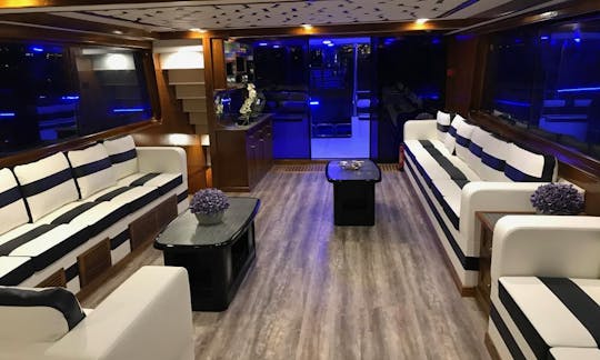 Charter 85'  Power Mega Yacht In Dubai, UAE