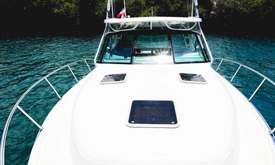 Sovran Tiara 31 Motor Yacht Charter in La Romana, Dominican Republic