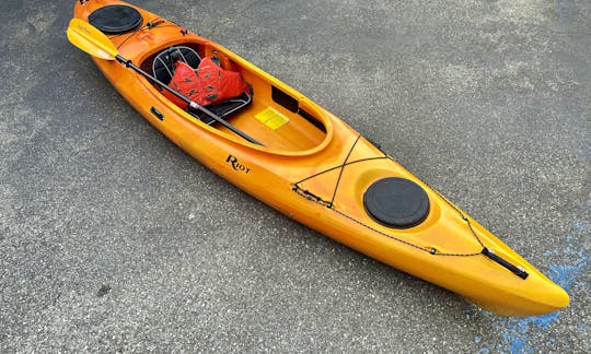 Kayaks ready to launch in Lake Union / Gasworks