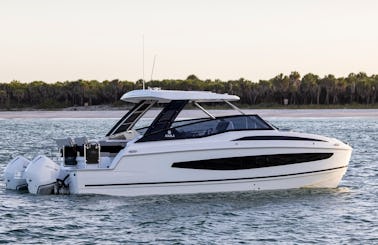 ''CatSayKru'' Aquila 32 Sport Motor Yacht Rental in Tierra Verde, Florida