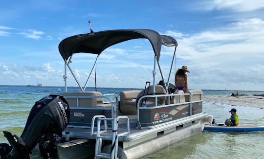 22ft Sun Tracker DLX Pontoon for rent in St. Pete Treasure Island 