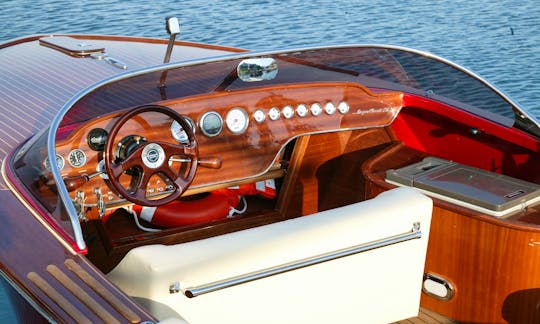 Enjoy the Gaeta on board this beautiful Super Classic 23 Boat