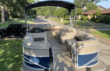 2019 Sun Tracker Party Barge 20 Pontoon Boat | Lake Grapevine |