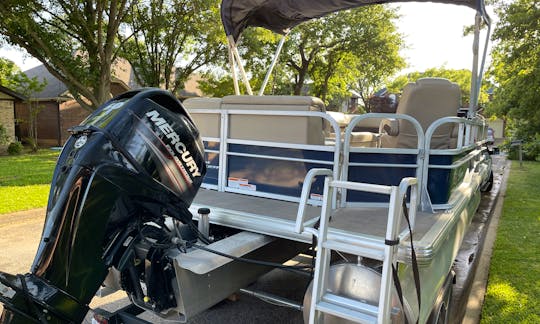 3 Day Minimum** 2019 Sun Tracker Party Barge 20 Pontoon Boat | Lake Tawakoni