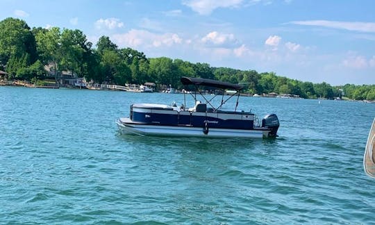 Manitou Pontoon for 10 people for rent on Lake Norman, NC