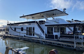 Somerset 80ft HOUSE BOAT with Kitchen and Waterslide on Center Hill Lake!!