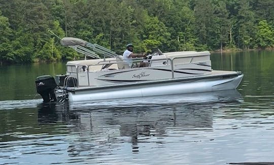 20' Pontoon with 50 hp outboard for rent in Atlanta