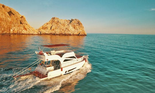 Lux White Motor Yacht for 12 People in Alanya, Turkey