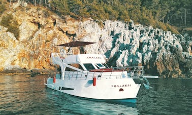 Lux White Motor Yacht for 12 People in Alanya, Turkey