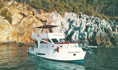 Yate a motor Lux White para 12 personas en Alanya, Turquía