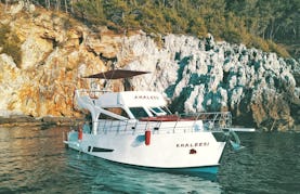 Lux White Motor Yacht for 12 People in Alanya, Turkey